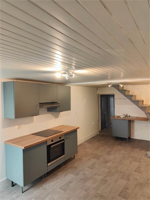 maison de bourg à la location -   63270  VIC LE COMTE, surface 98 m2 location maison de bourg - UBI472495193
